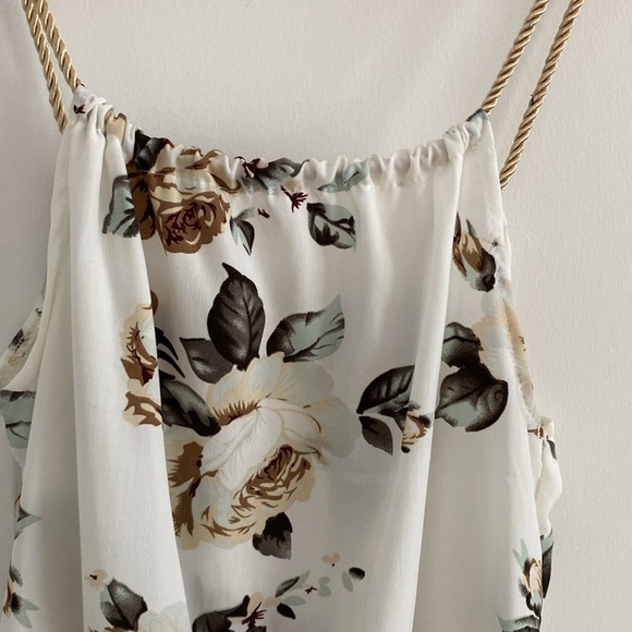 Women’s romper withh adjustable straps. - Picture 2 of 7